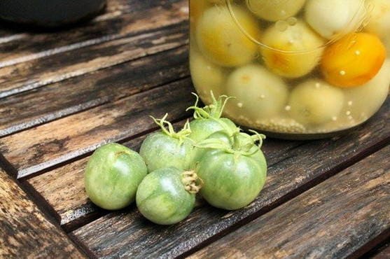 Tomates vertes sans stérilisation pour l'hiver - 5 recettes simples avec une photo étape par étape