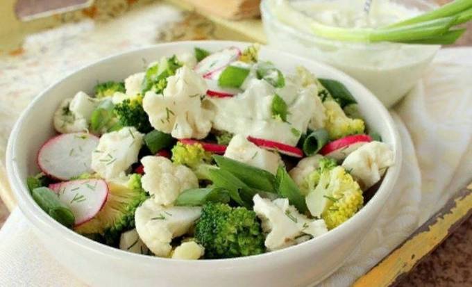 Broccoli and cauliflower salad