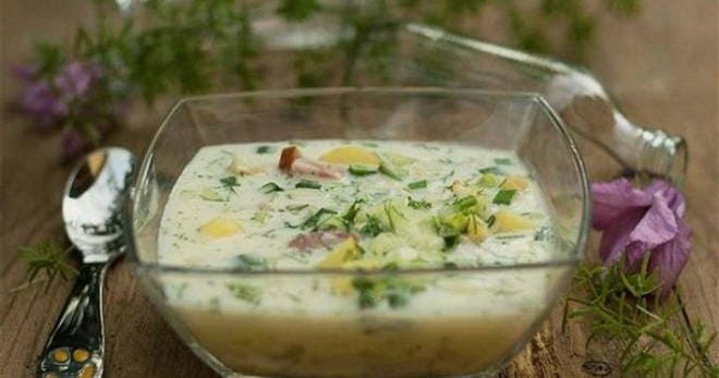 Okroshka in broth and sour cream