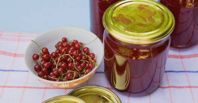 Red currant jam in 20 minutes