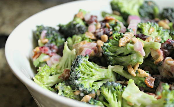 Salade de brocoli et raisins