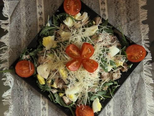 Tongue salad with arugula