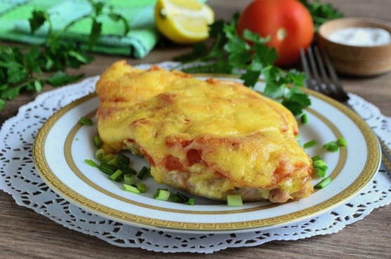 Chicken chops with tomato and cheese