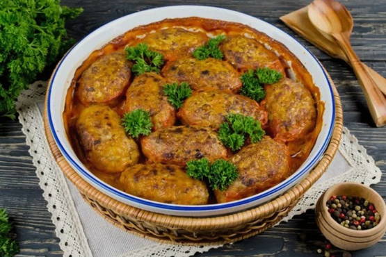 Lazy cabbage rolls in sour cream sauce