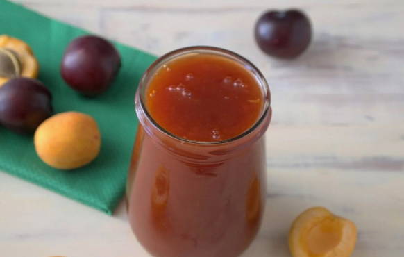 Jam from apricots and plums