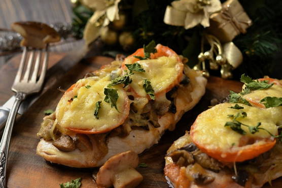 Chicken chops with mushrooms and tomatoes