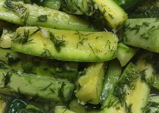 Salade de courgettes et concombre à la coréenne