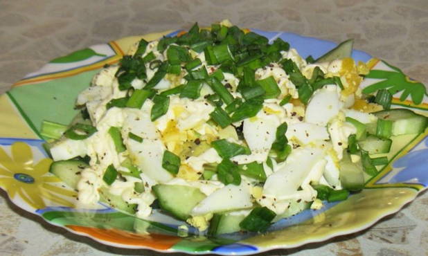 Salade d'avocat, d'oeuf et de concombre