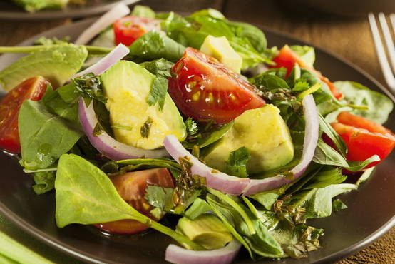 Salade d'avocat aux légumes