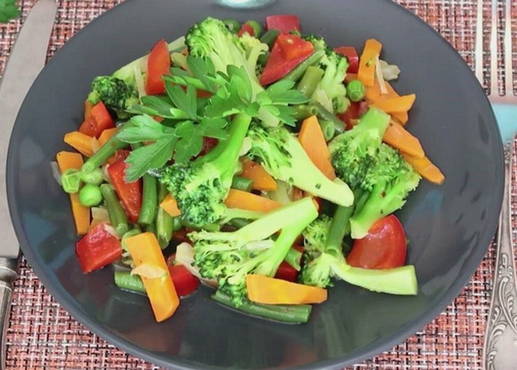 Salade de brocoli aux légumes