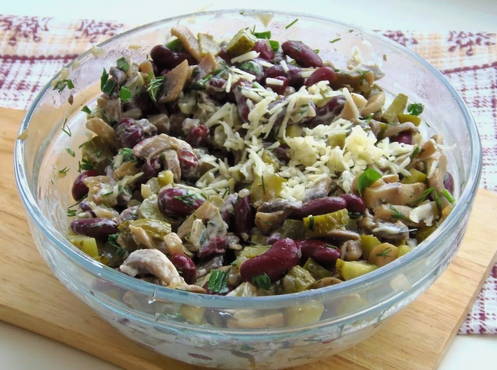 Beans, mushrooms and egg salad