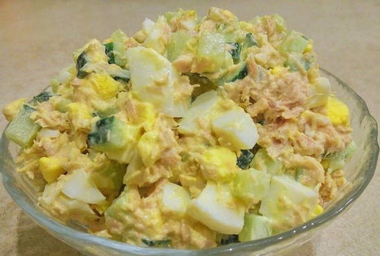 Salade de thon, oeuf et concombre