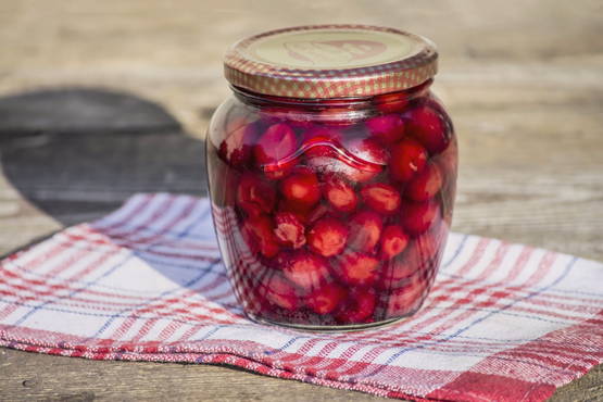 Cherries in their own seedless juice with sugar for the winter