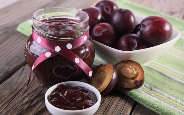 Plum jam in syrup