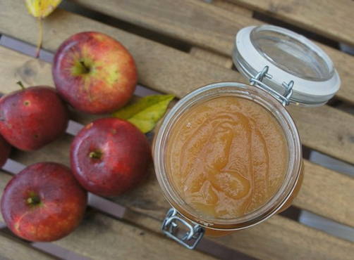 Thick apple jam