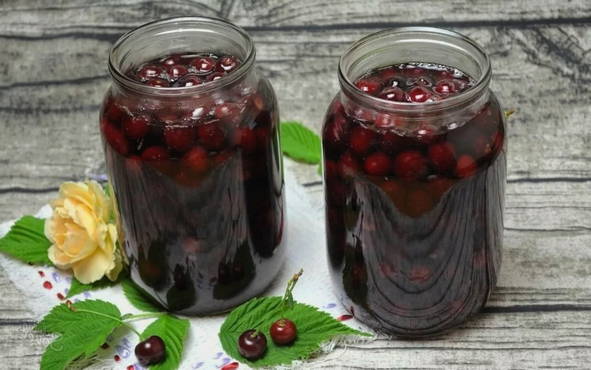 Sugar-free cherry compote