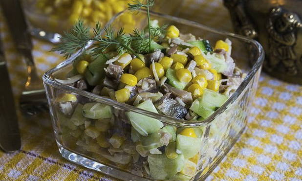 Smoked chicken and cheese salad