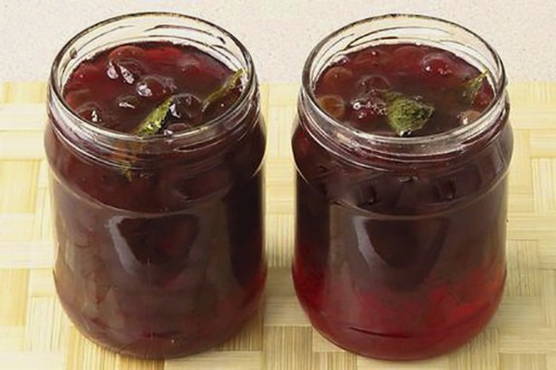 Confiture de groseilles aux feuilles de cerisier