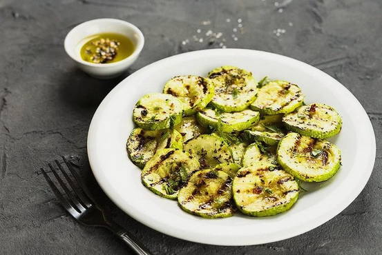 Courgettes sur le gril électrique