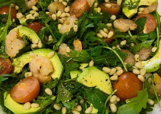 Salad with shrimp avocado and arugula