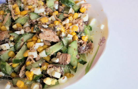 Tuna and corn salad