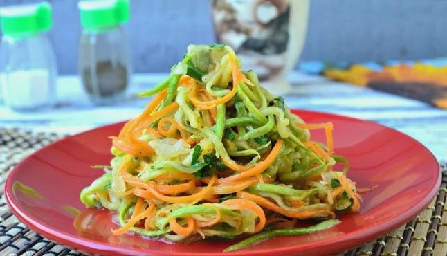 Salade de courgettes fraîches à la coréenne