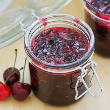 Cherry jam in a bread maker