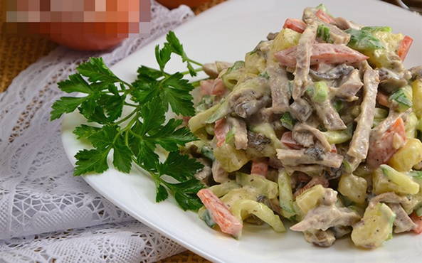 Salade de langue aux champignons marinés