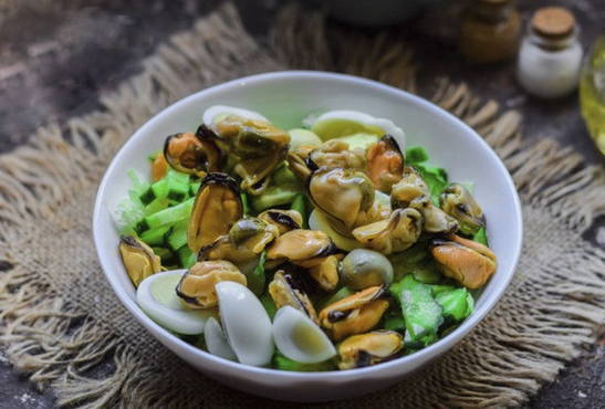 Salad with pickled mussels and Chinese cabbage