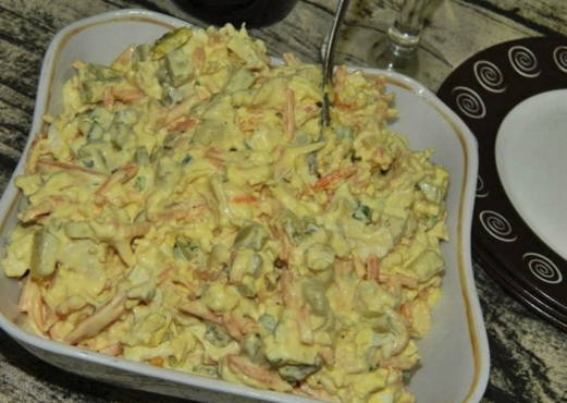 Salade de poulet aux carottes et cornichons coréens