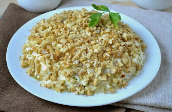 Chicken, apple and walnut salad