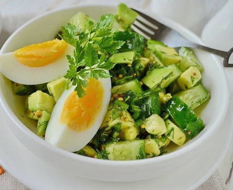 Salade d'avocat et de concombre