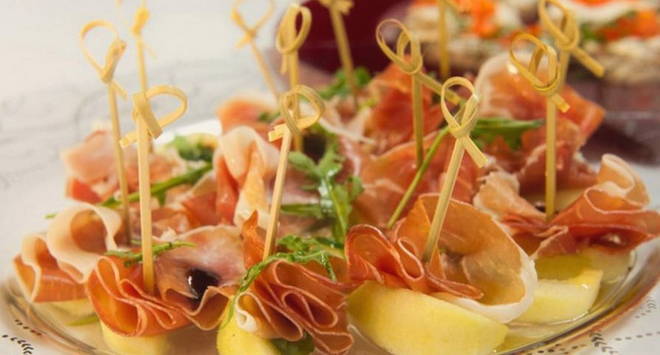 Parma ham and pear salad