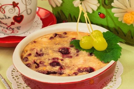 Cottage cheese casserole with frozen berries