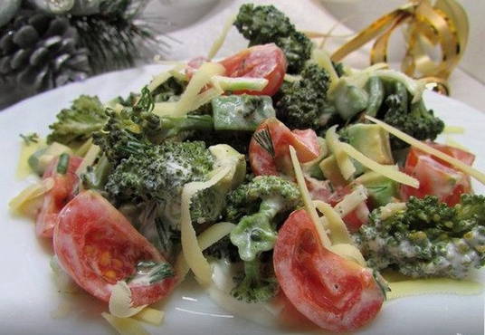 Salade de brocoli et avocat