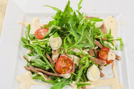 Salade de langue et de tomates