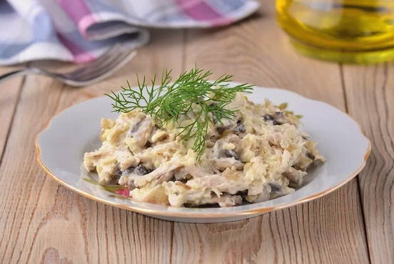 Chicken, mushroom and cheese salad