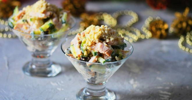 Salade de poulet fumé et pruneaux