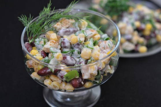 Beans and croutons salad