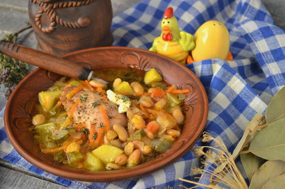 Cornichon au poulet et concombres marinés