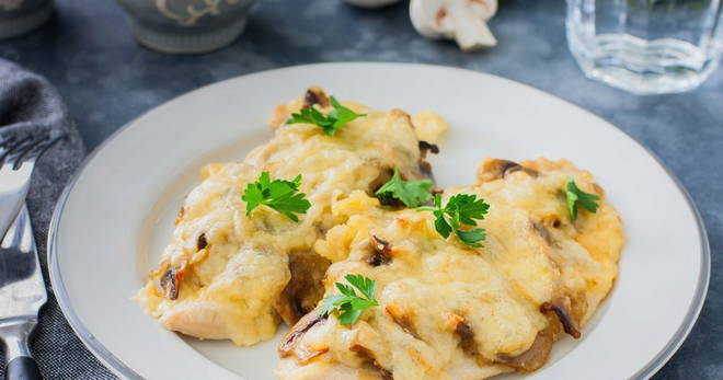 Côtelettes de poulet au four aux champignons