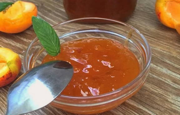 Crimean apricot jam