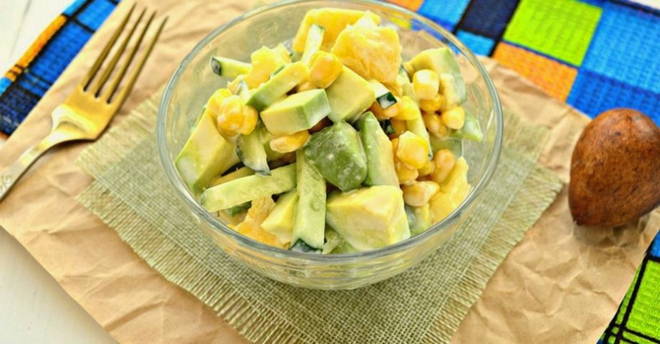 Salade d'avocat et d'ananas