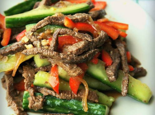 Salade de boeuf et concombres