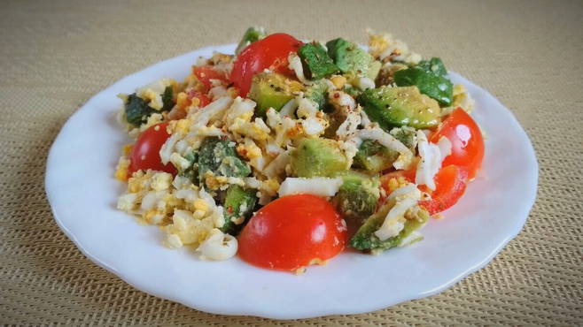 Salade d'avocats et cerises