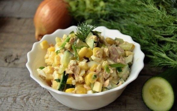 Salade de maïs au thon et concombre frais