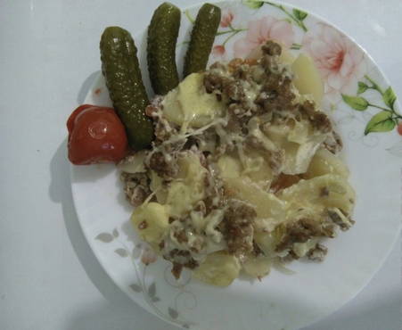 Casserole de pommes de terre à la viande hachée et aux tomates