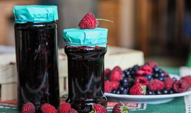 Blueberry and raspberry jam