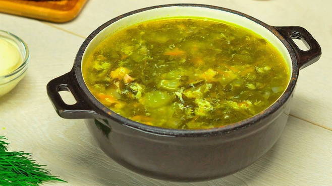 Sorrel cabbage soup with chicken