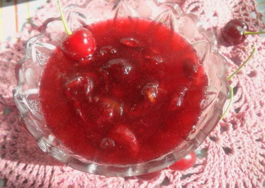 Cherry jam with lemon